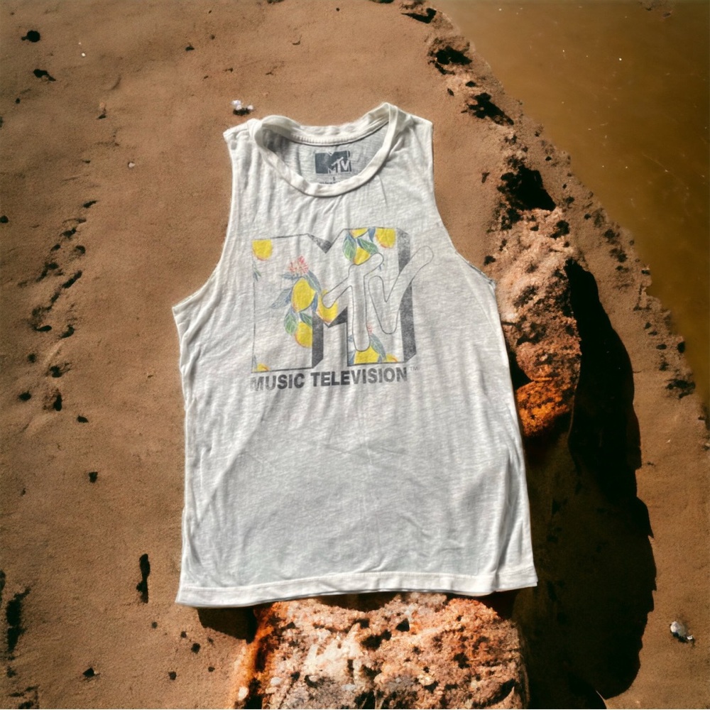MTV- cut off muscle Graphic T